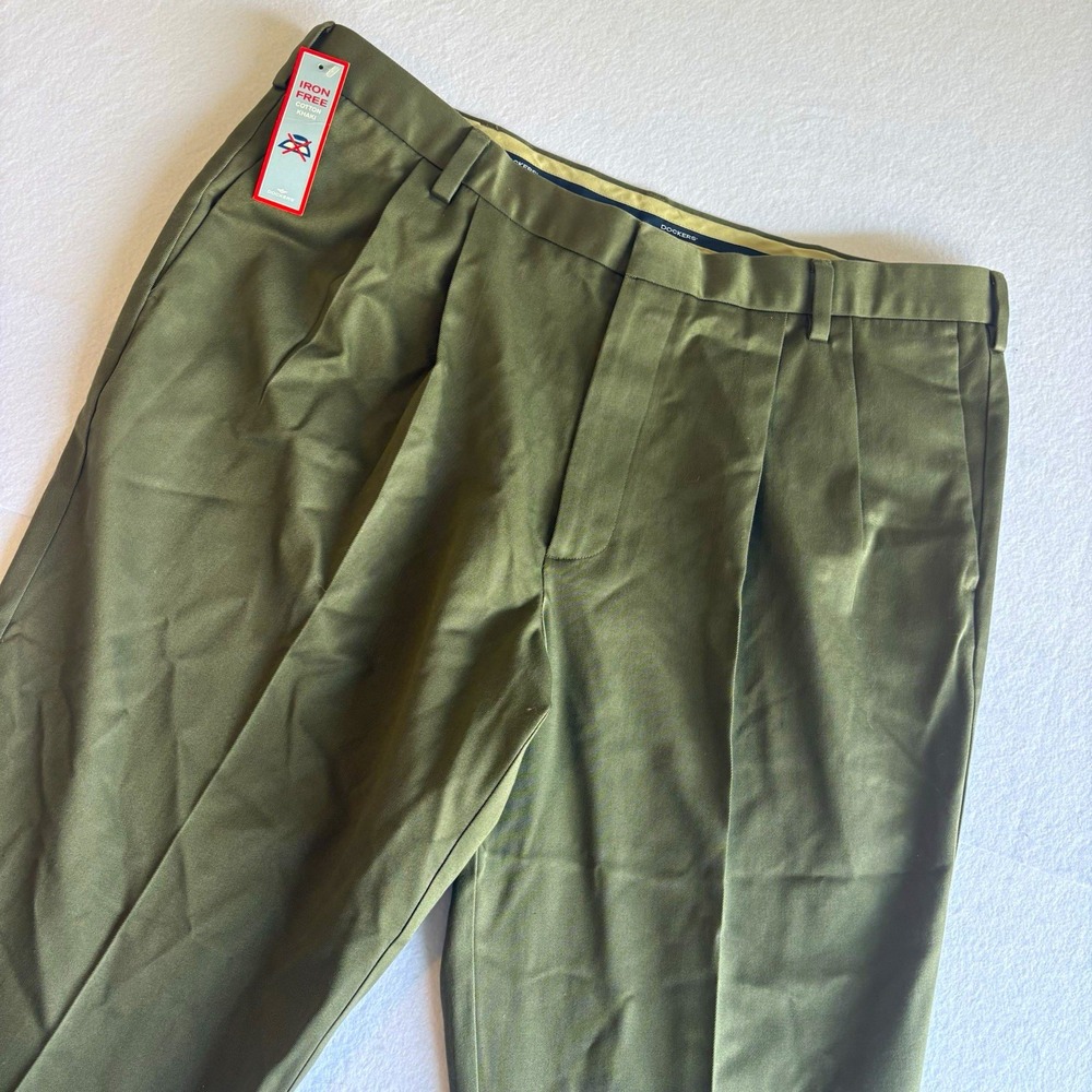 Dockers Men's Dress Pants Size 40 x 30 Pleated Front Olive Green Khaki NWT